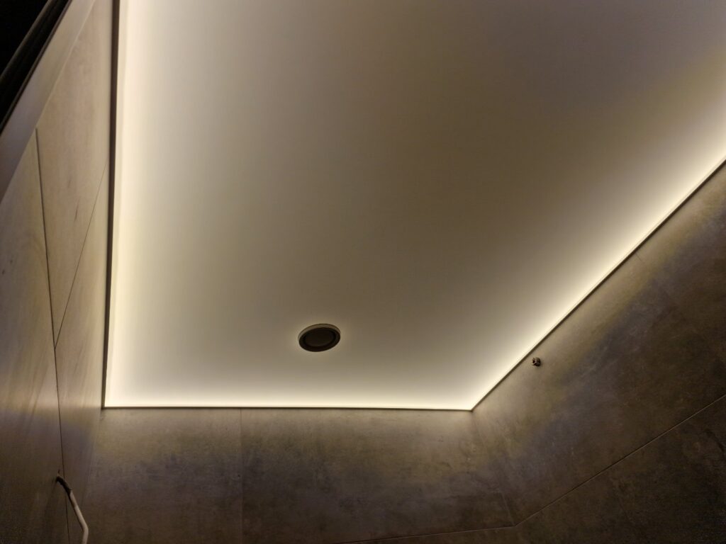 Valgustatud pinglaed 2 valgustaud lagi vannitoas 2 valgustaud lagi vannitoas 2 valgustaud lagi vannitoas 2