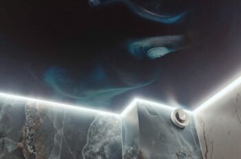 Trükitud pildiga pinglagi vannitoas