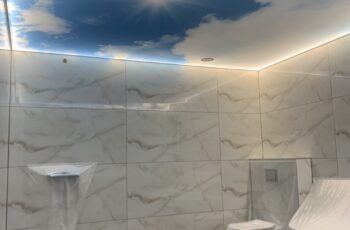 Trukitud pildiga pinglagi pilved valgustatud lagi Trukitud pildiga pinglagi pilved valgustatud lagi